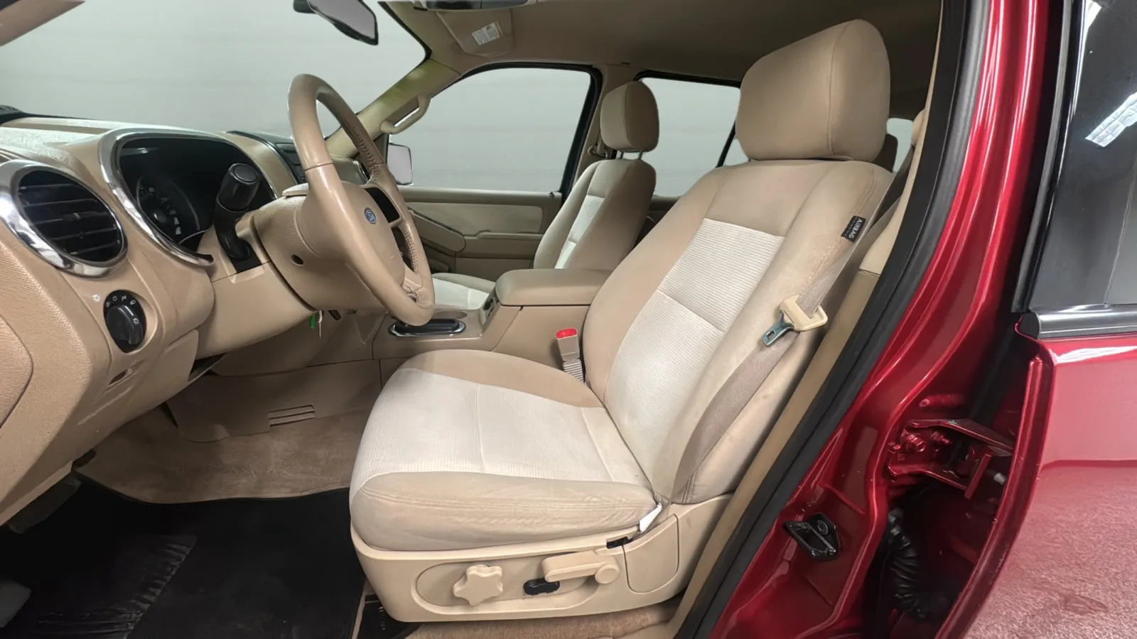 Ford Explorer photo 19