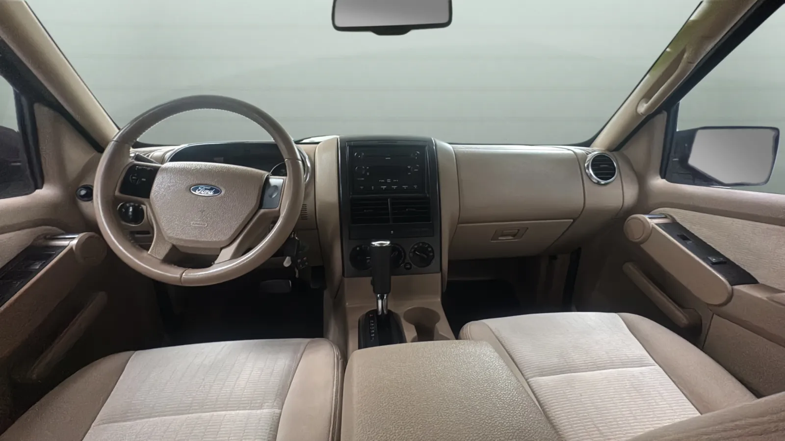 Ford Explorer photo 9
