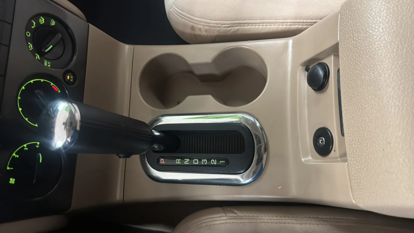 Ford Explorer photo 12
