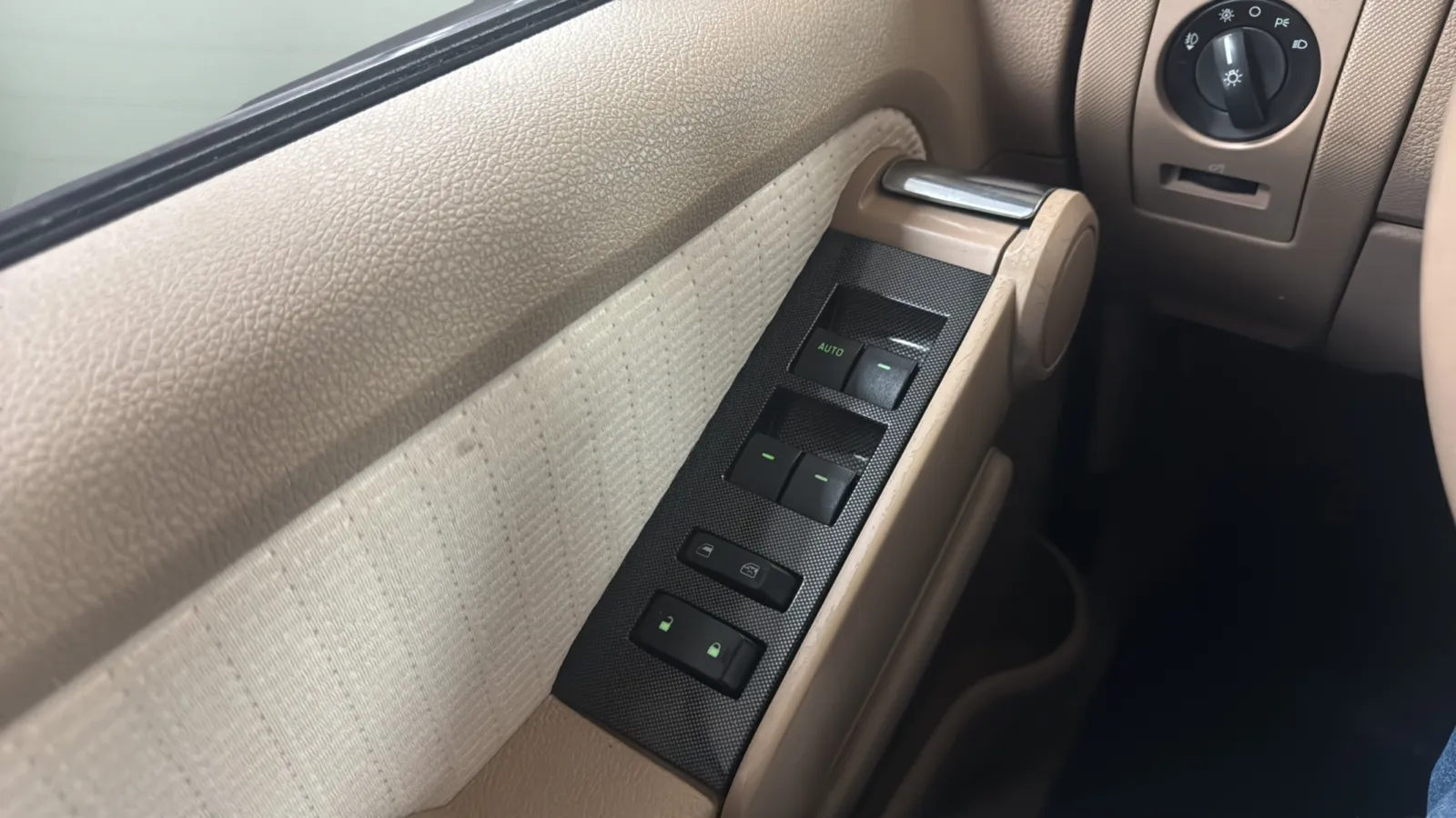 Ford Explorer photo 15