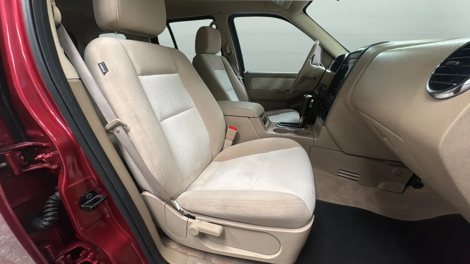 Ford Explorer photo 20