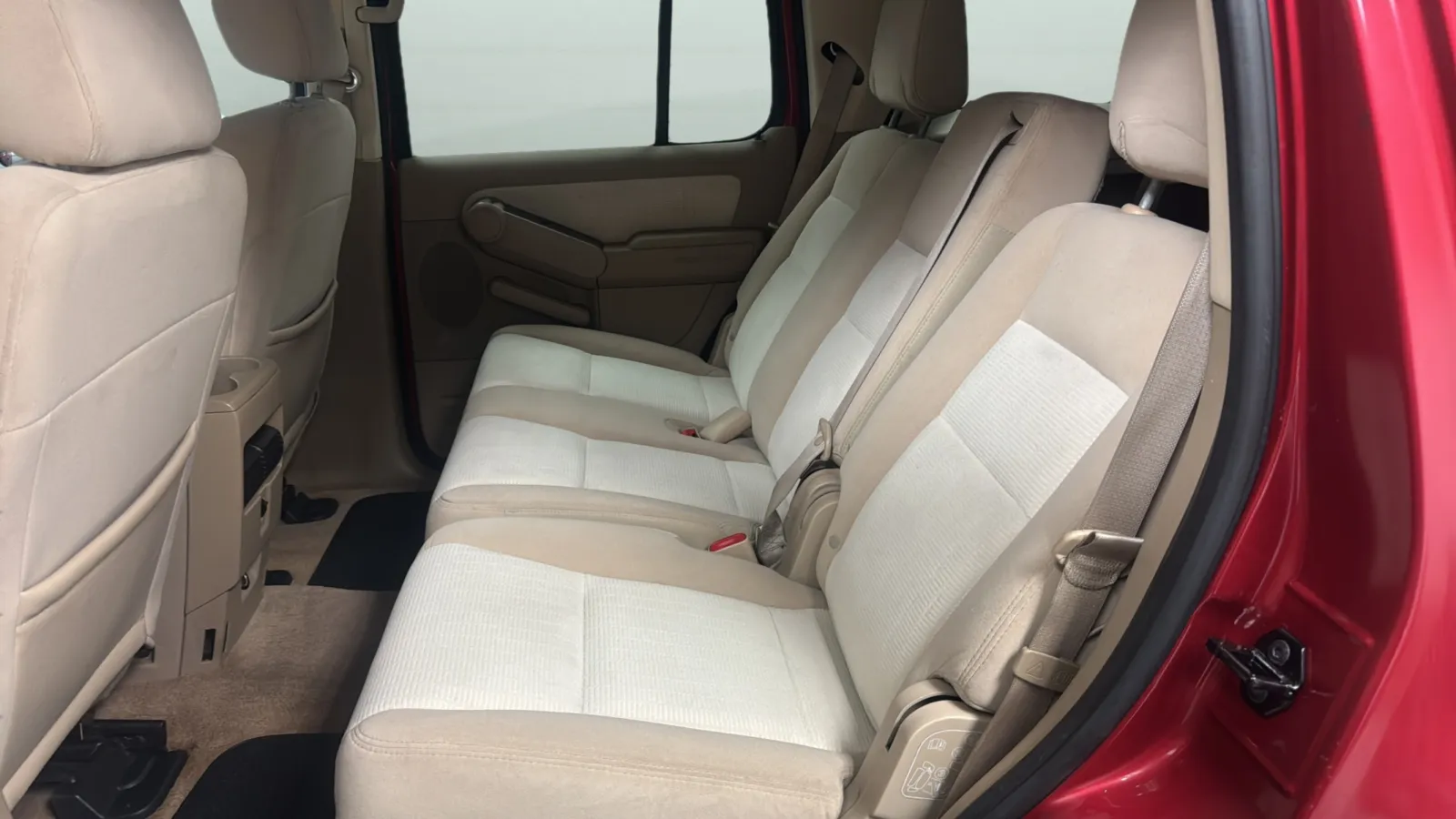 Ford Explorer photo 25