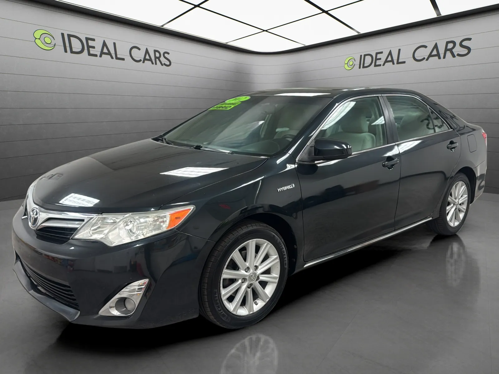 Black 2012 Toyota Camry Hybrid XLE for sale in Mesa, AZ