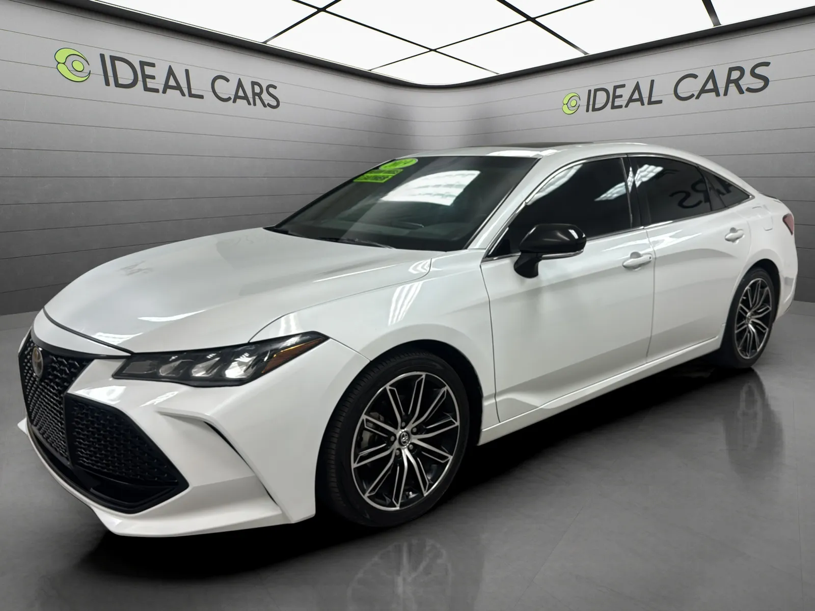 White 2019 Toyota Avalon XSE for sale in Mesa, AZ