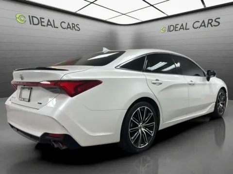 More photos of 2019 Toyota Avalon XSE at Ideal Cars - Main Street, AZ