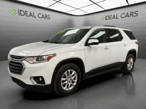 White 2018 Chevrolet Traverse LT Cloth for sale in Mesa, AZ