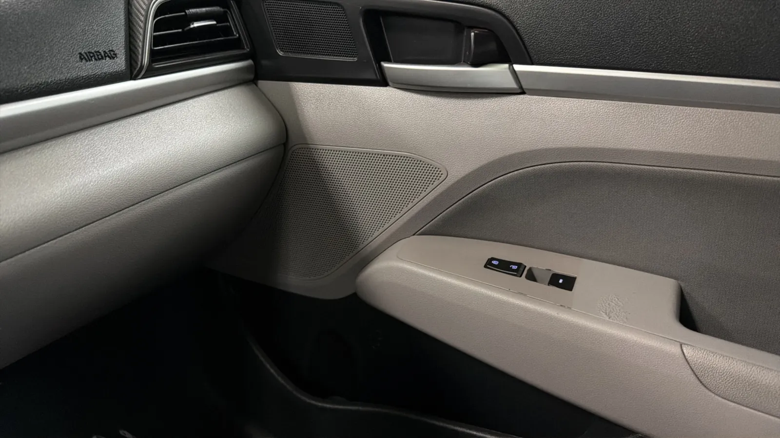 Hyundai Elantra photo 16