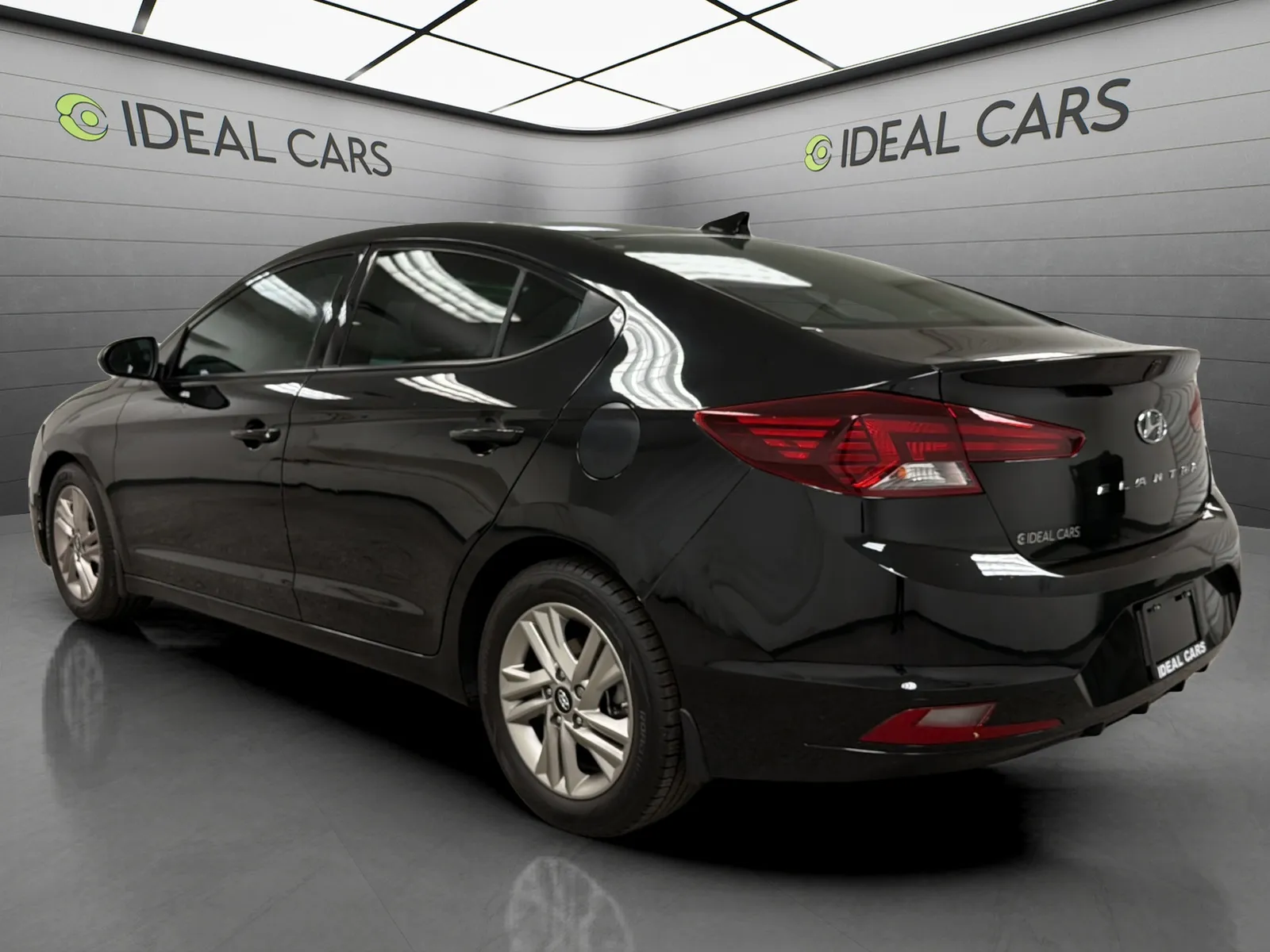 Hyundai Elantra photo 3
