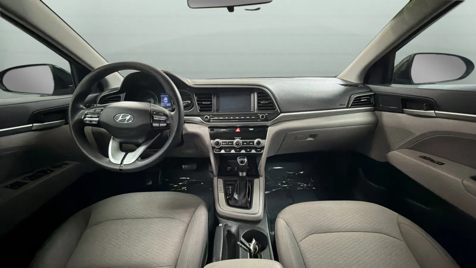 Hyundai Elantra photo 9