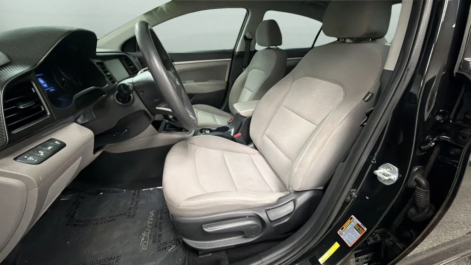 Hyundai Elantra photo 19