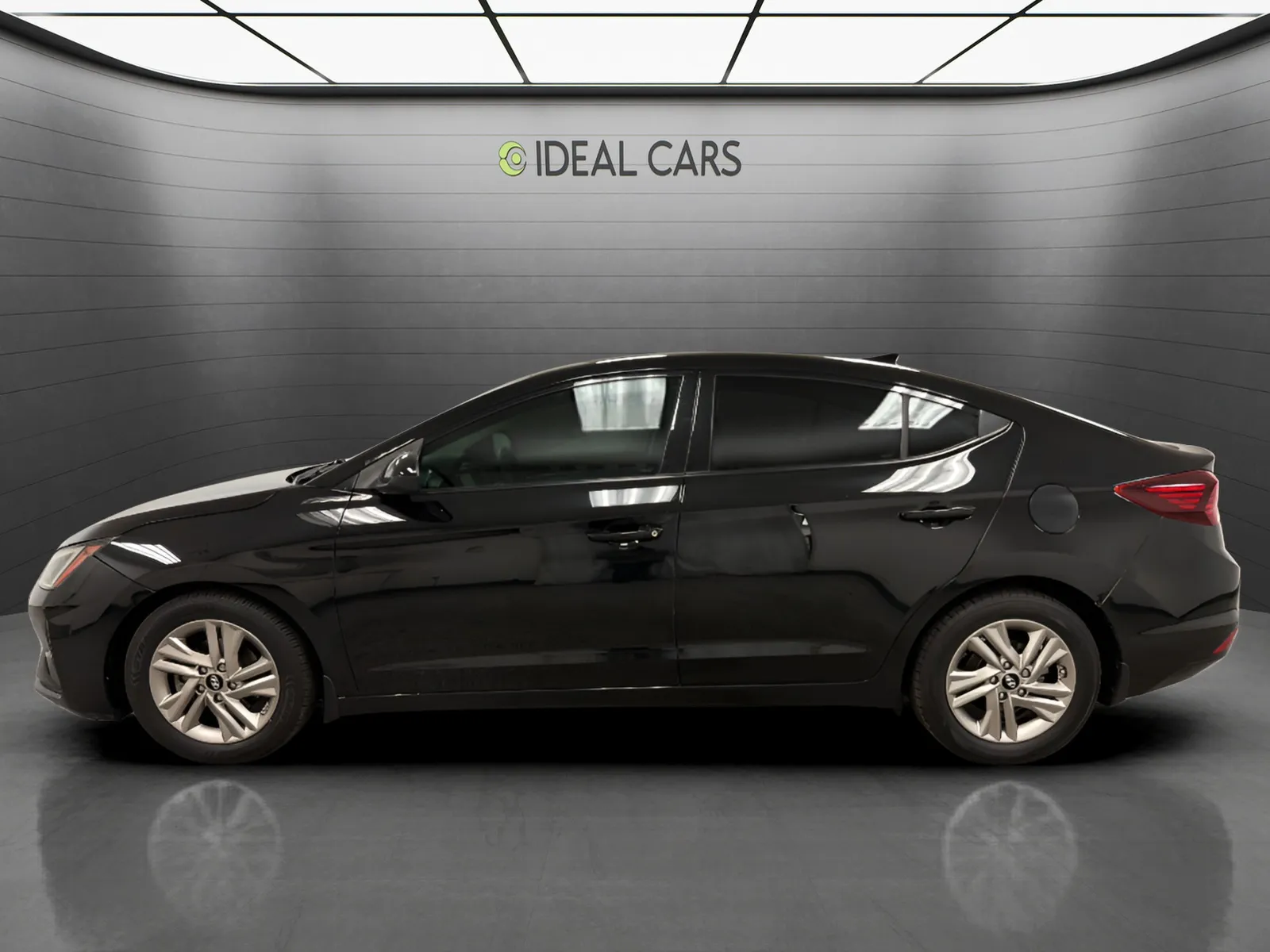 Hyundai Elantra photo 2