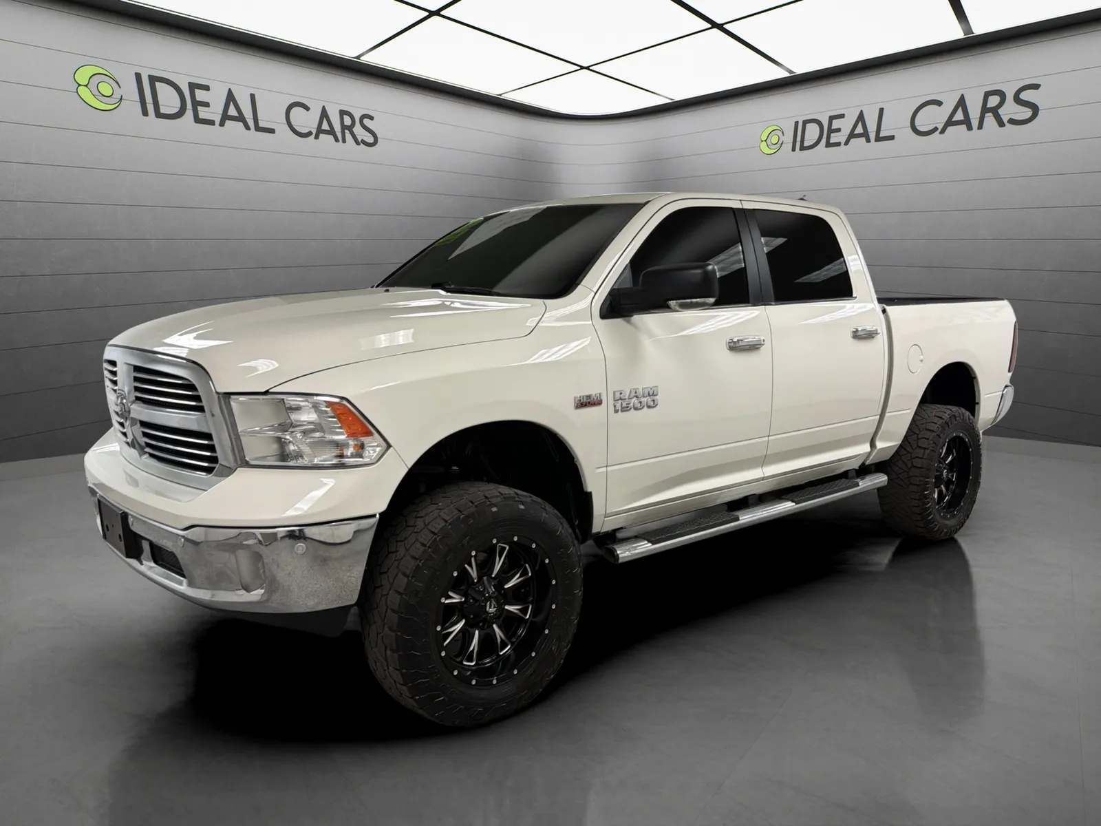 2016 RAM 1500 Lone Star 4x4 Crew Cab 5'7's photo