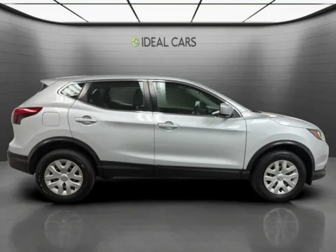 More photos of 2018 Nissan Rogue Sport S at Ideal Cars - Main Street, AZ