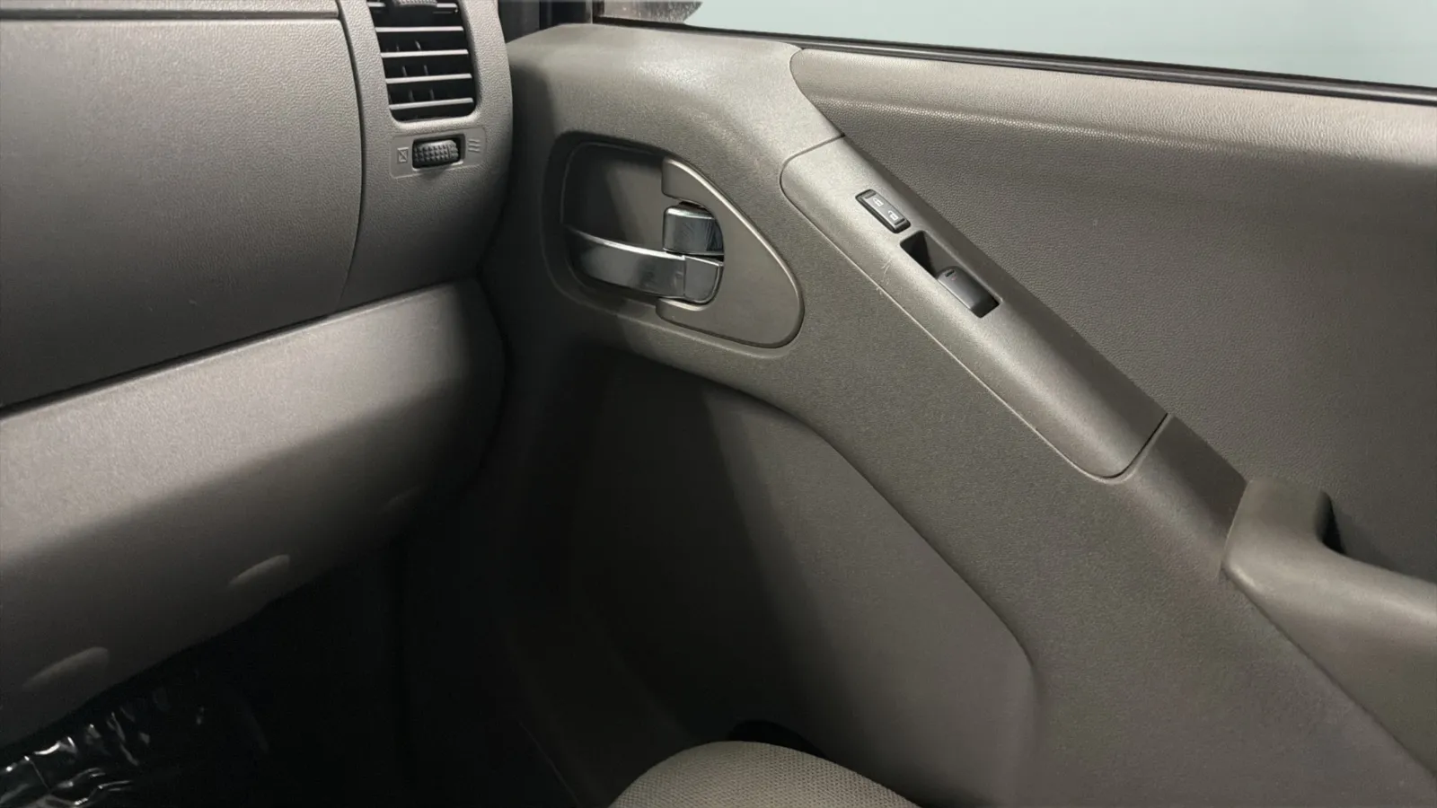 2017 Nissan Frontier SV - Photo 16