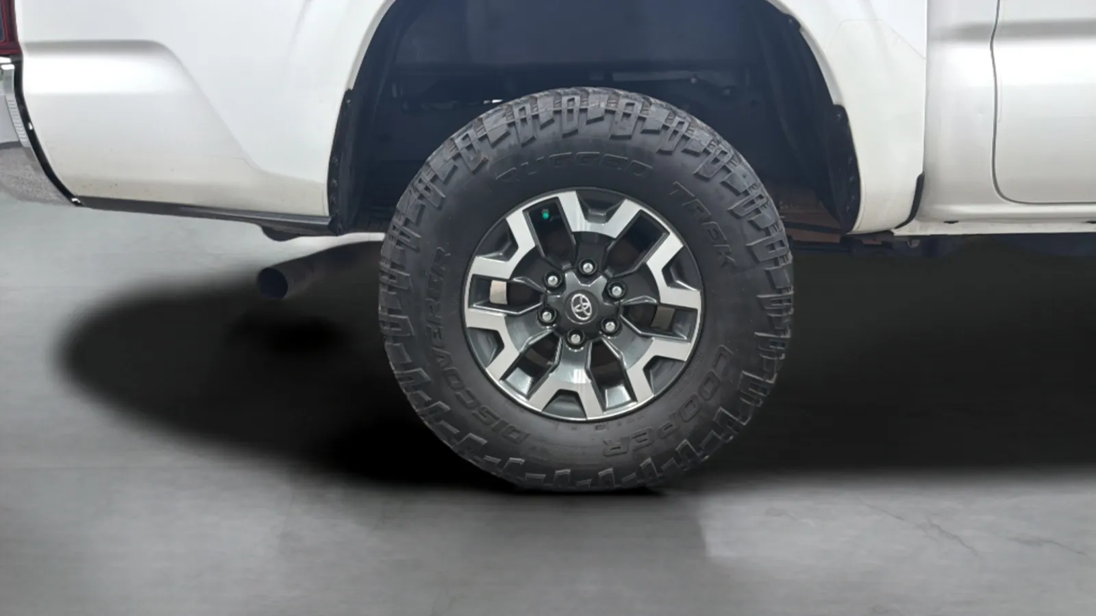 Toyota Tacoma photo 24