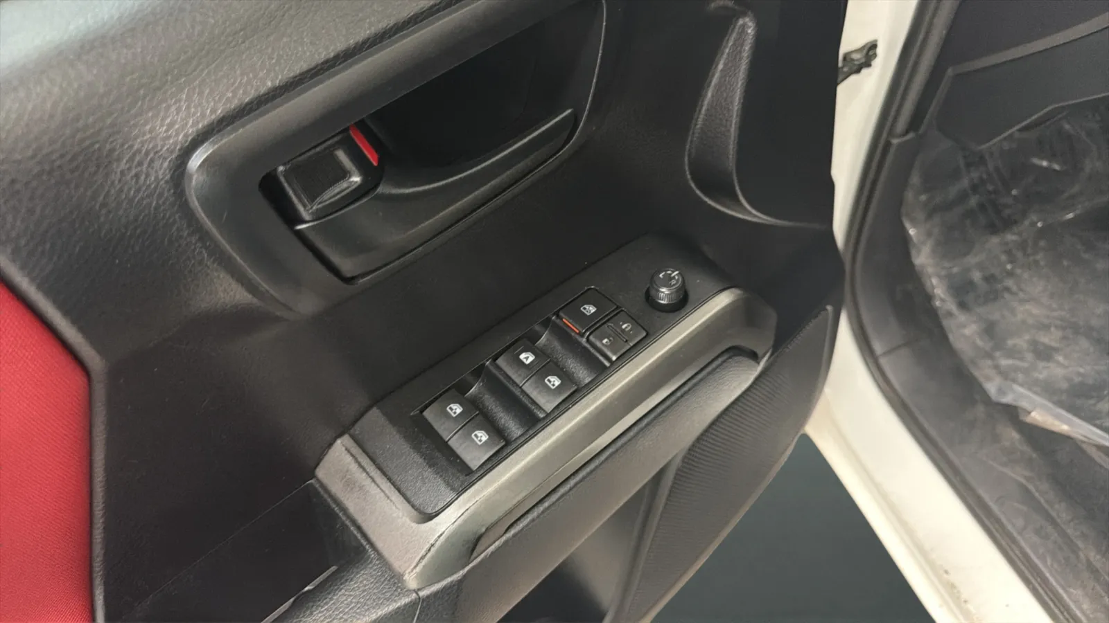 Toyota Tacoma photo 16