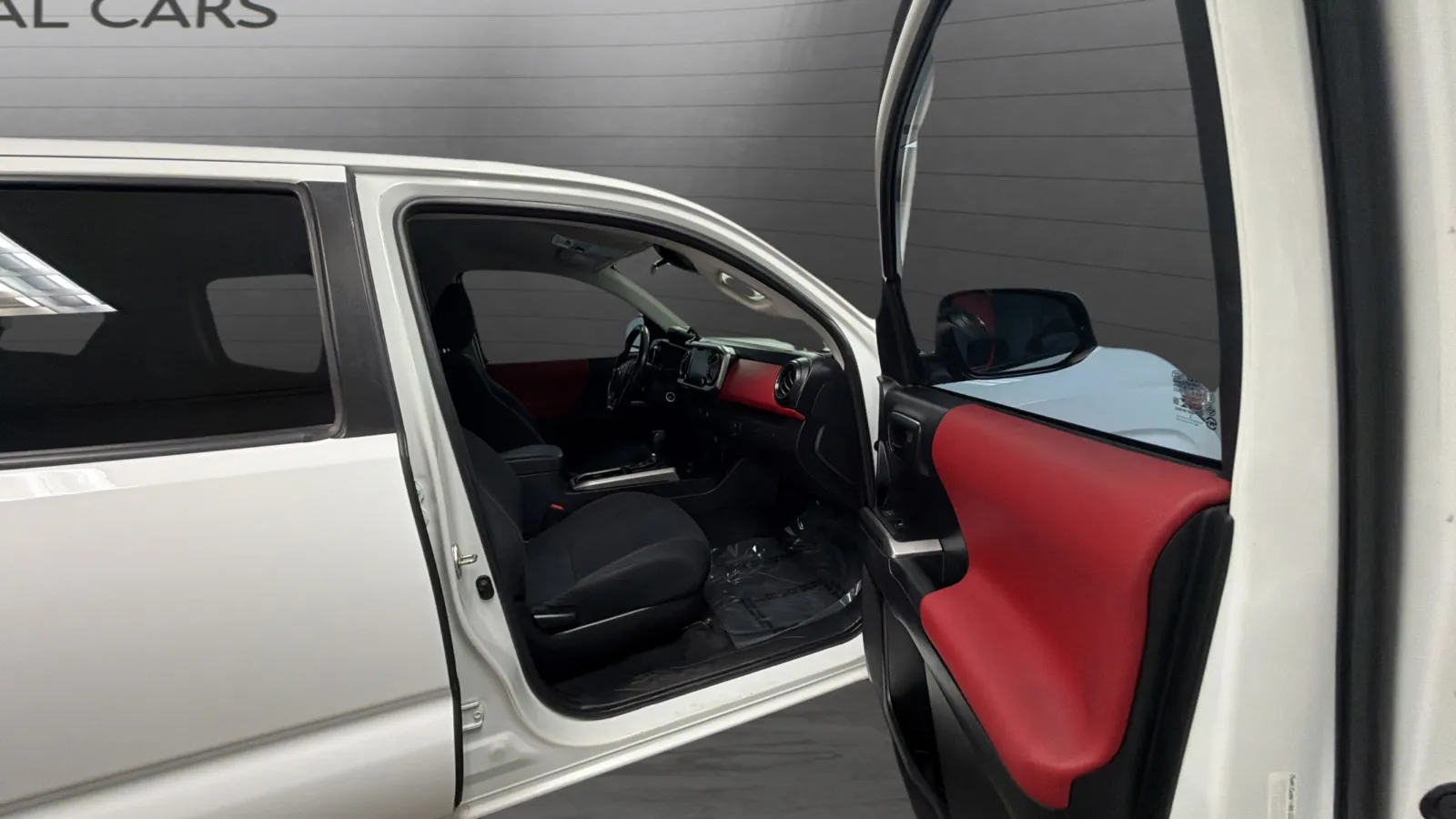Toyota Tacoma photo 21
