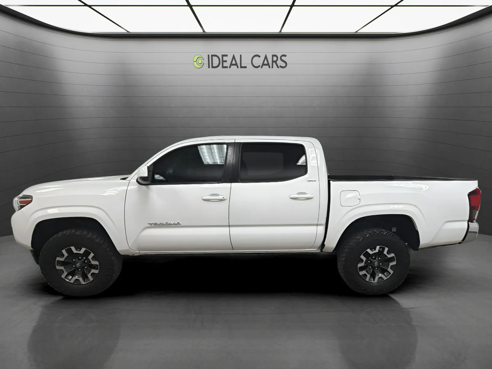 Toyota Tacoma photo 2