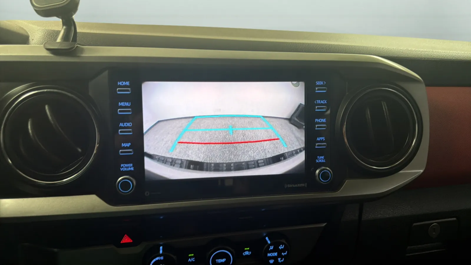 Toyota Tacoma photo 14