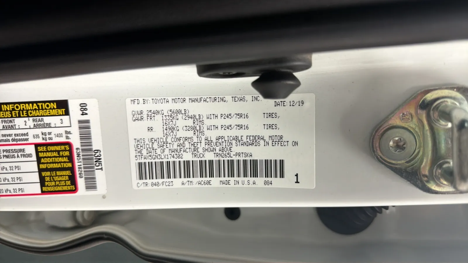 Toyota Tacoma photo 28
