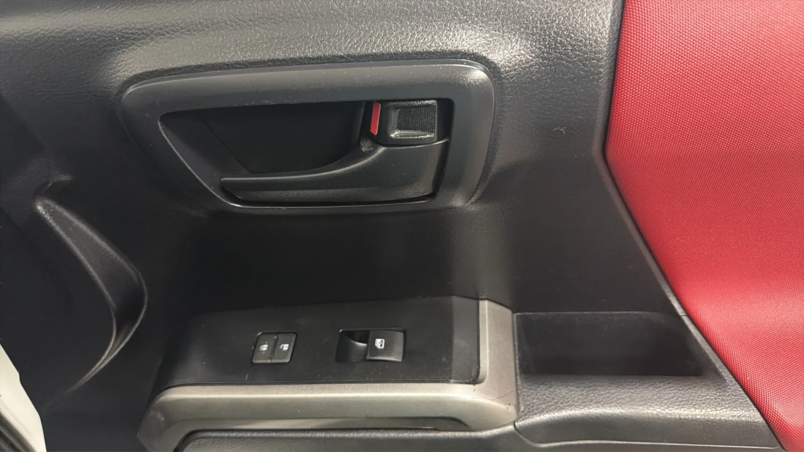 Toyota Tacoma photo 17