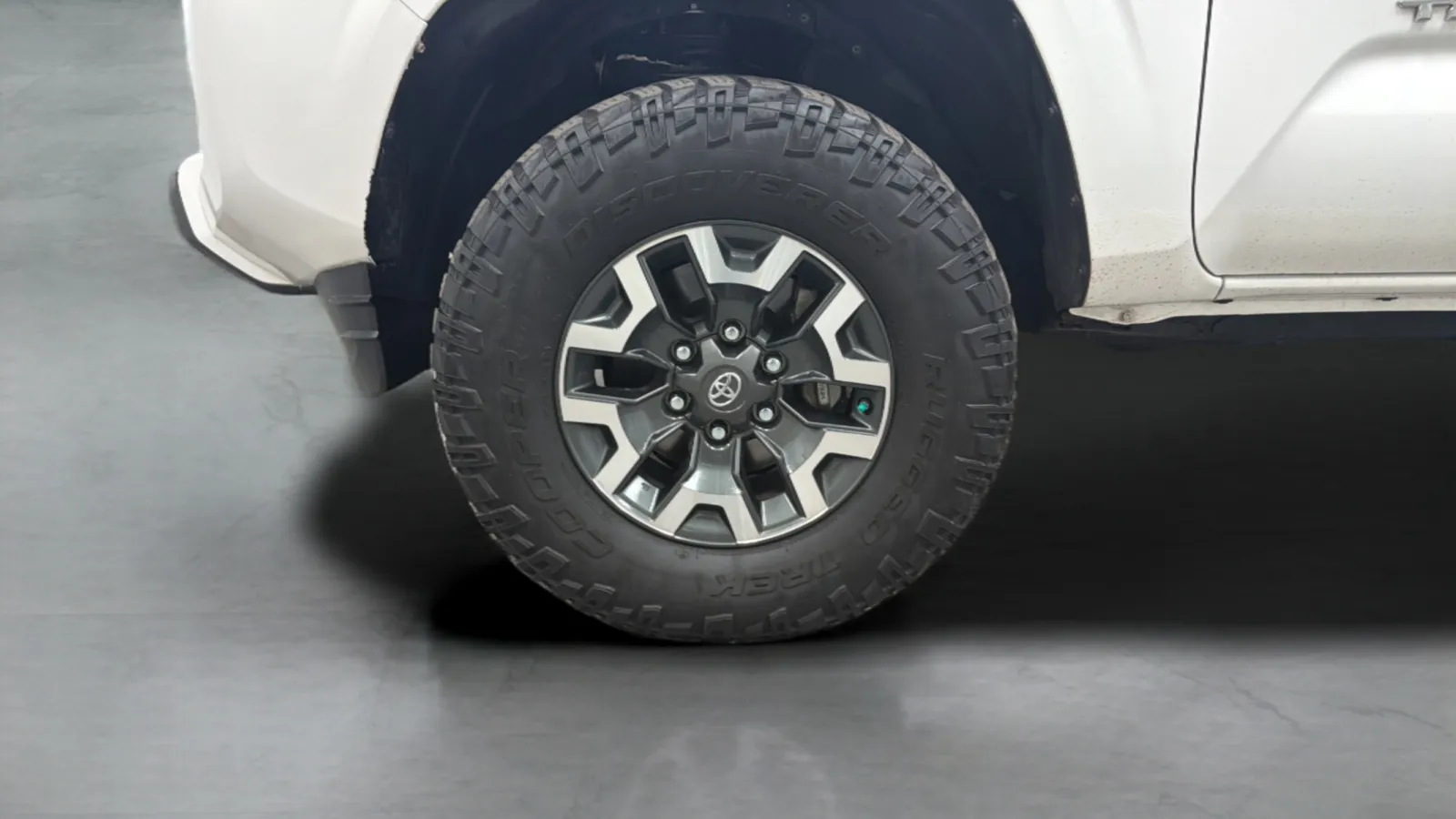 Toyota Tacoma photo 26
