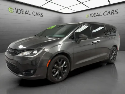 Gray 2020 Chrysler Pacifica Touring for sale in Mesa, AZ