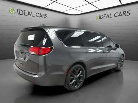 More photos of 2020 Chrysler Pacifica Touring at Ideal Cars - Main Street, AZ