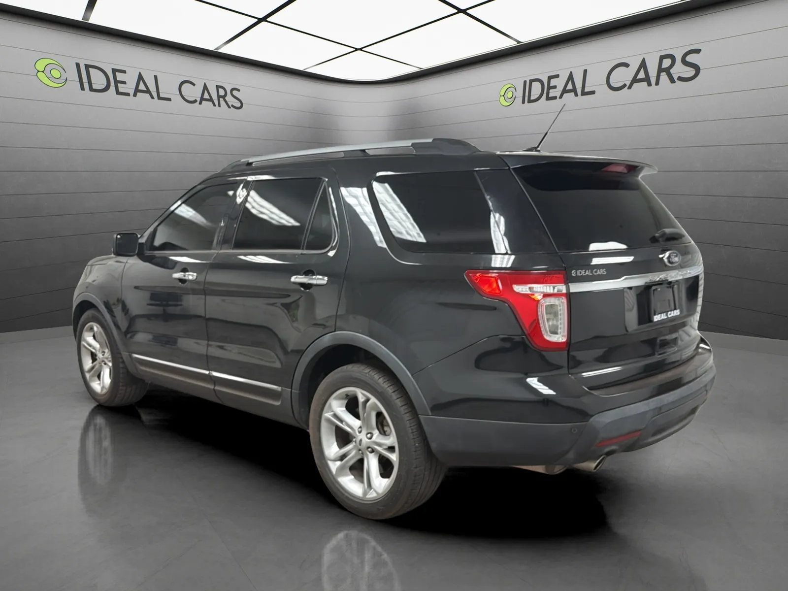 Ford Explorer photo 3