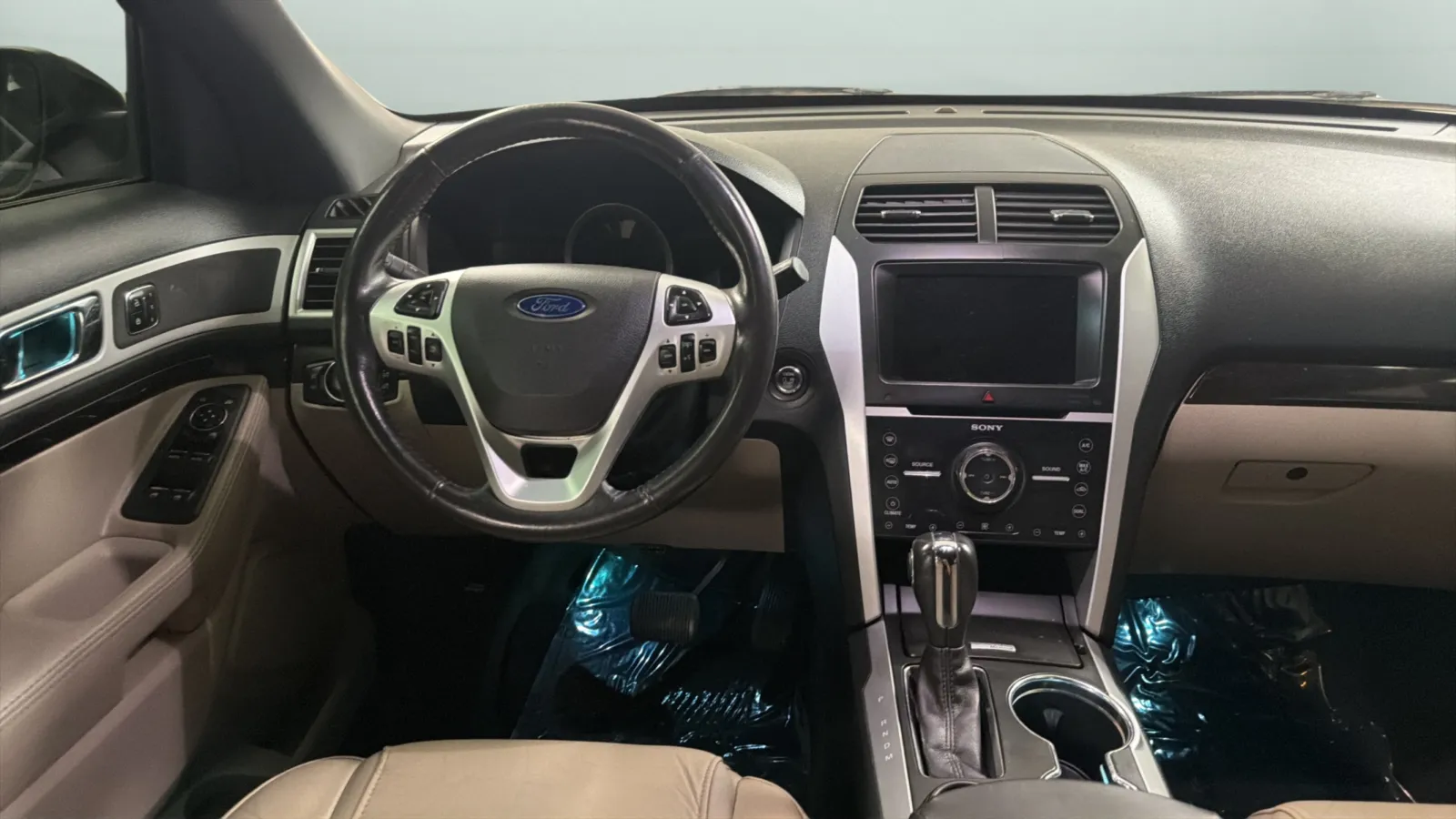 Ford Explorer photo 11