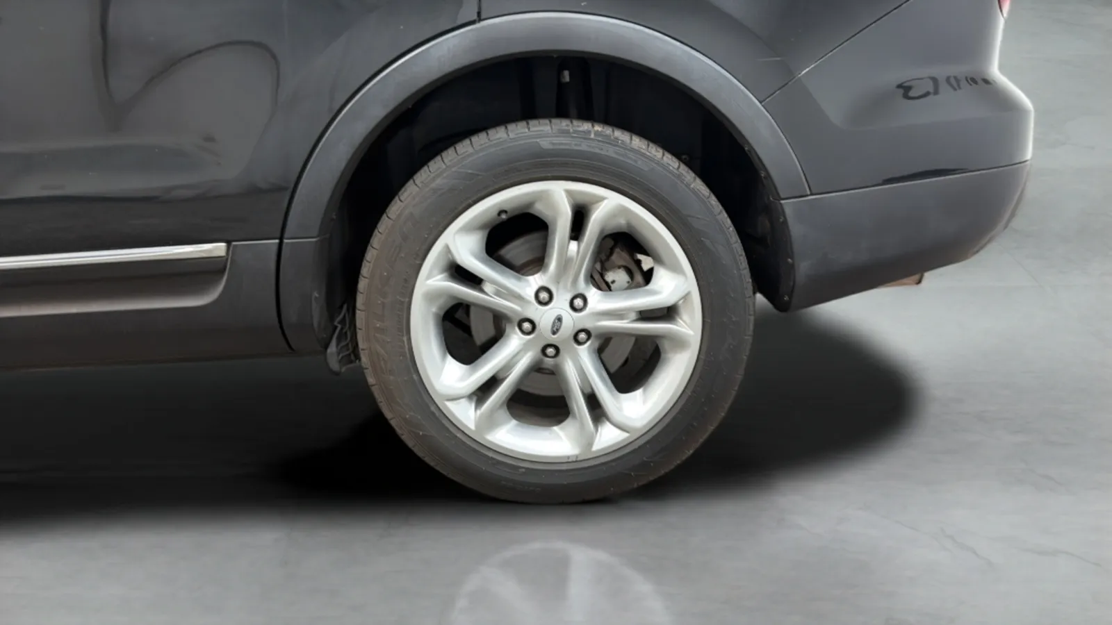 Ford Explorer photo 28