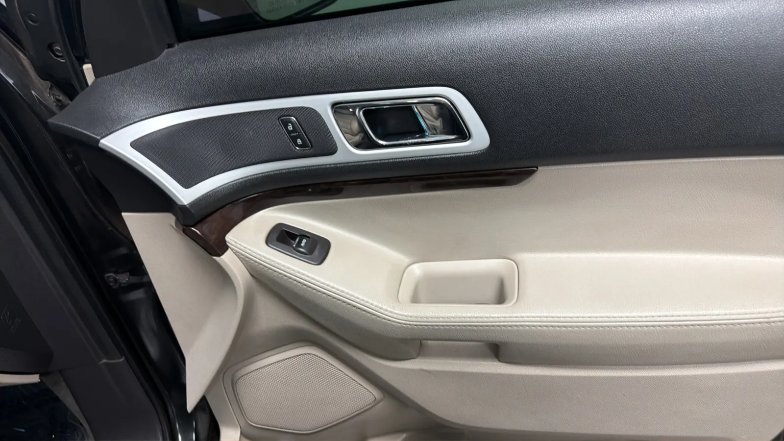 Ford Explorer photo 19
