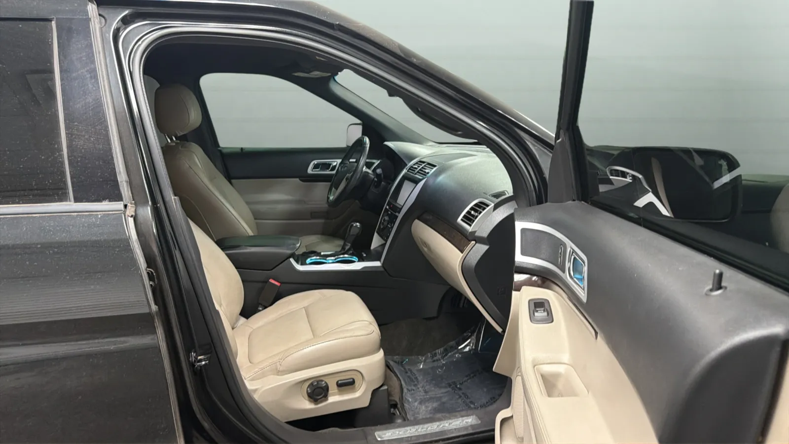 Ford Explorer photo 23