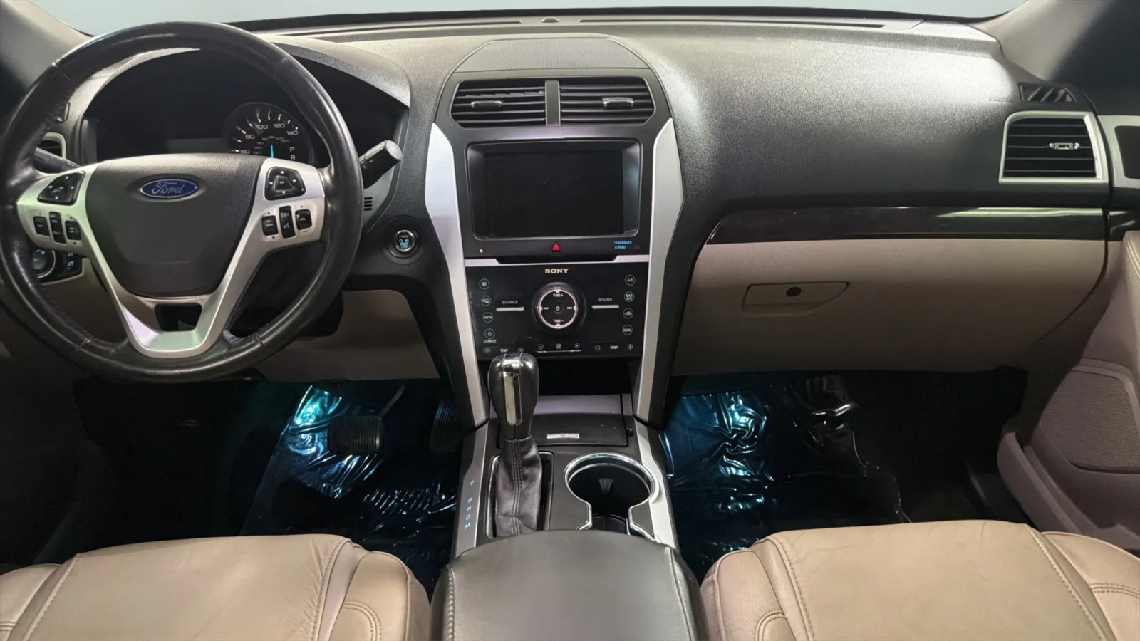Ford Explorer photo 17