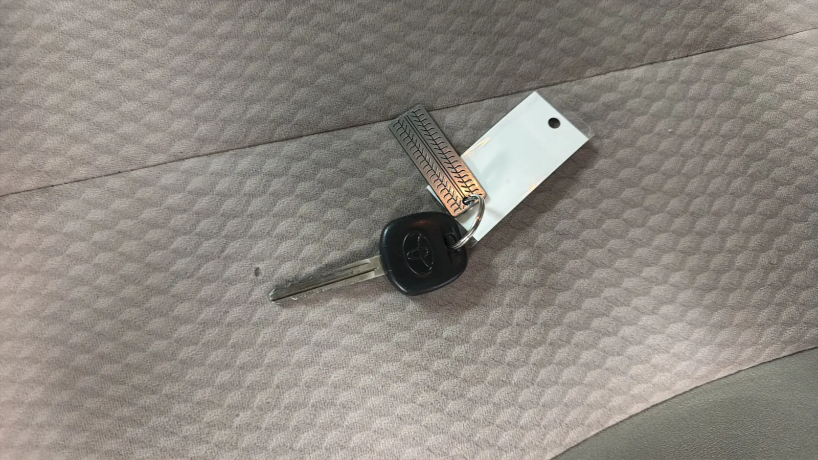 Toyota Camry photo 9