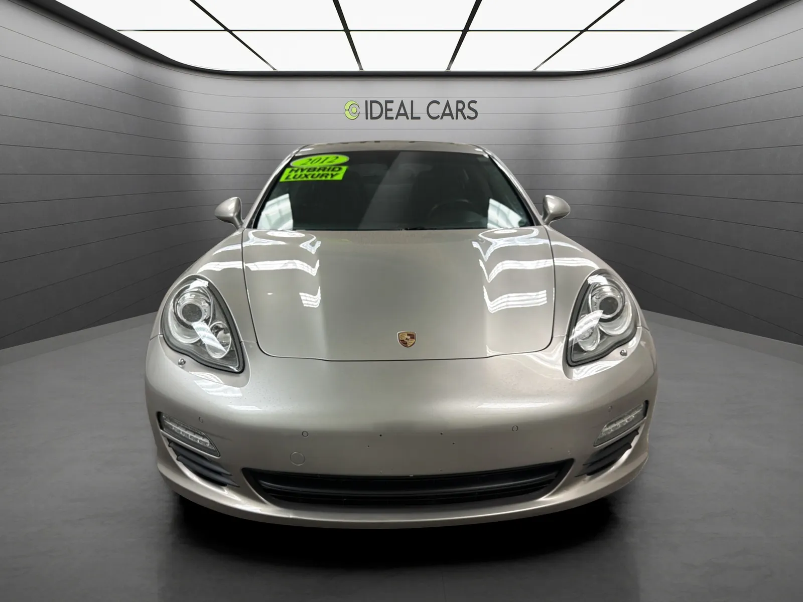 Porsche Panamera photo 2