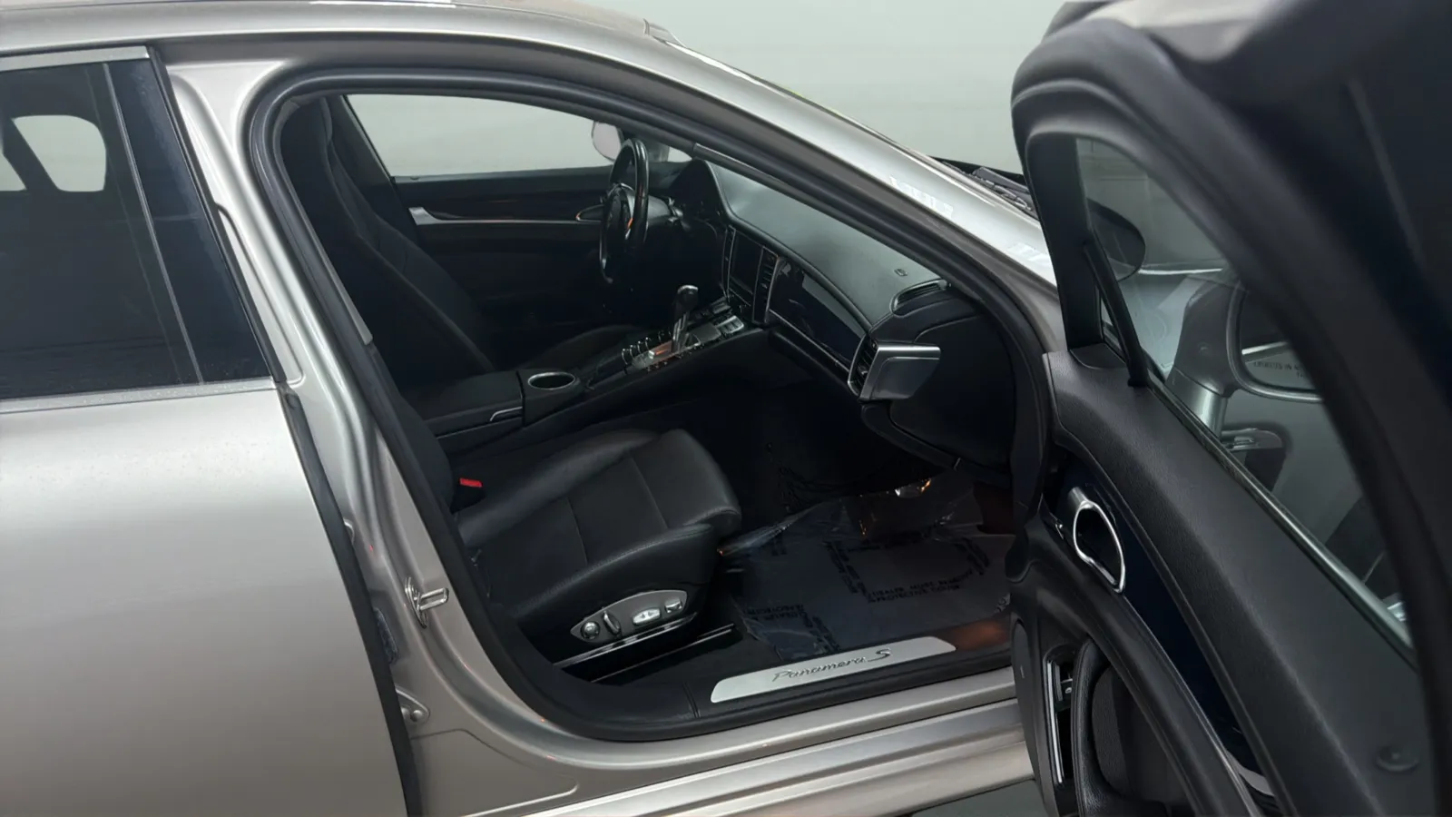 Porsche Panamera photo 21