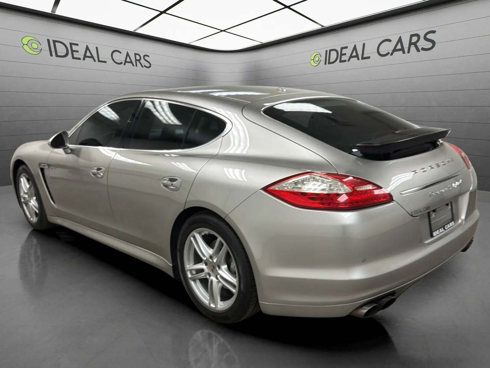 Porsche Panamera photo 7