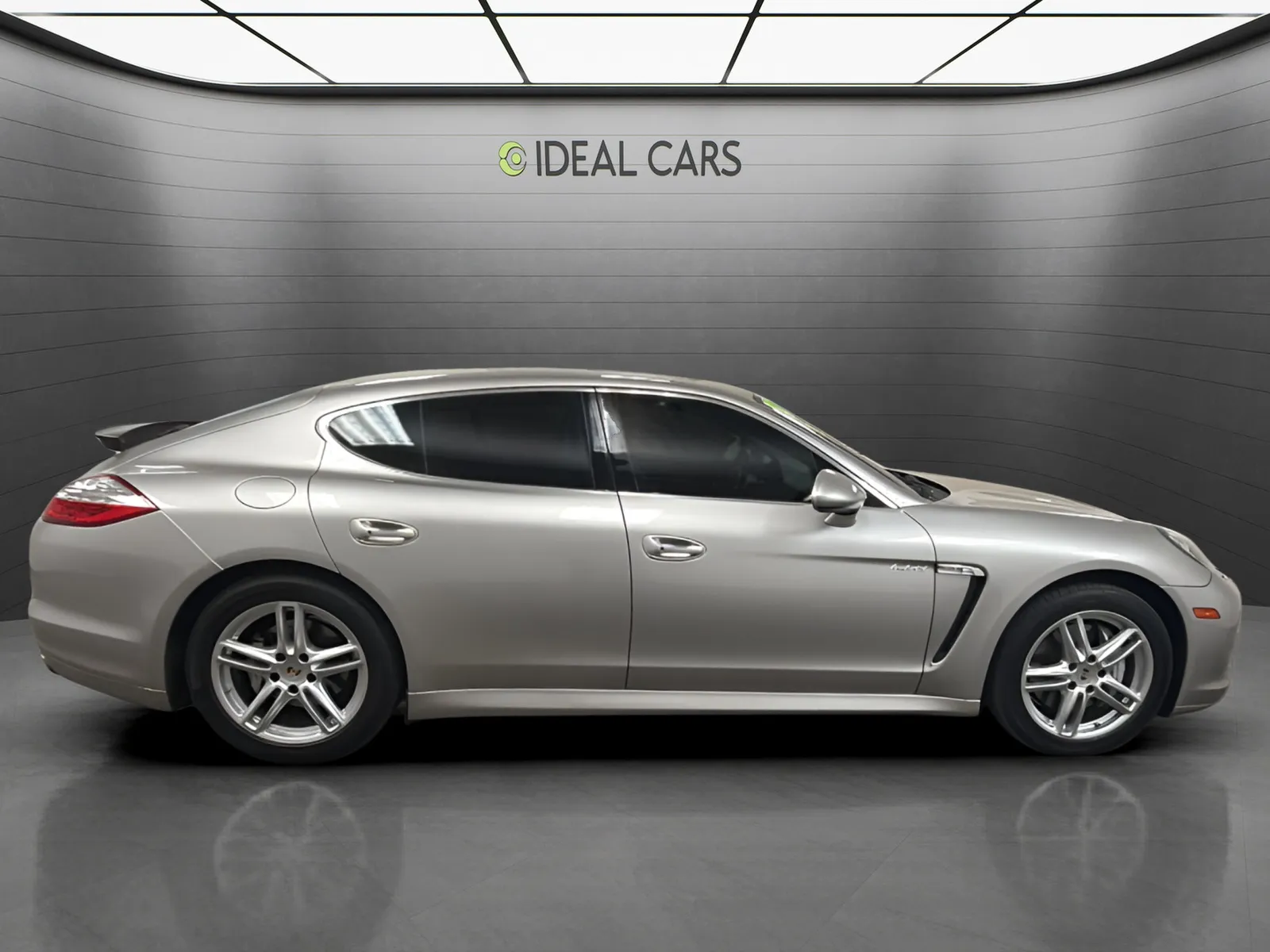 Porsche Panamera photo 4