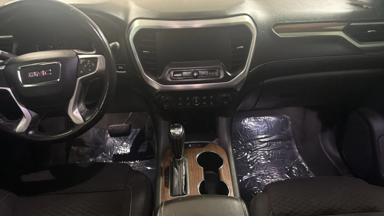 GMC Acadia photo 16