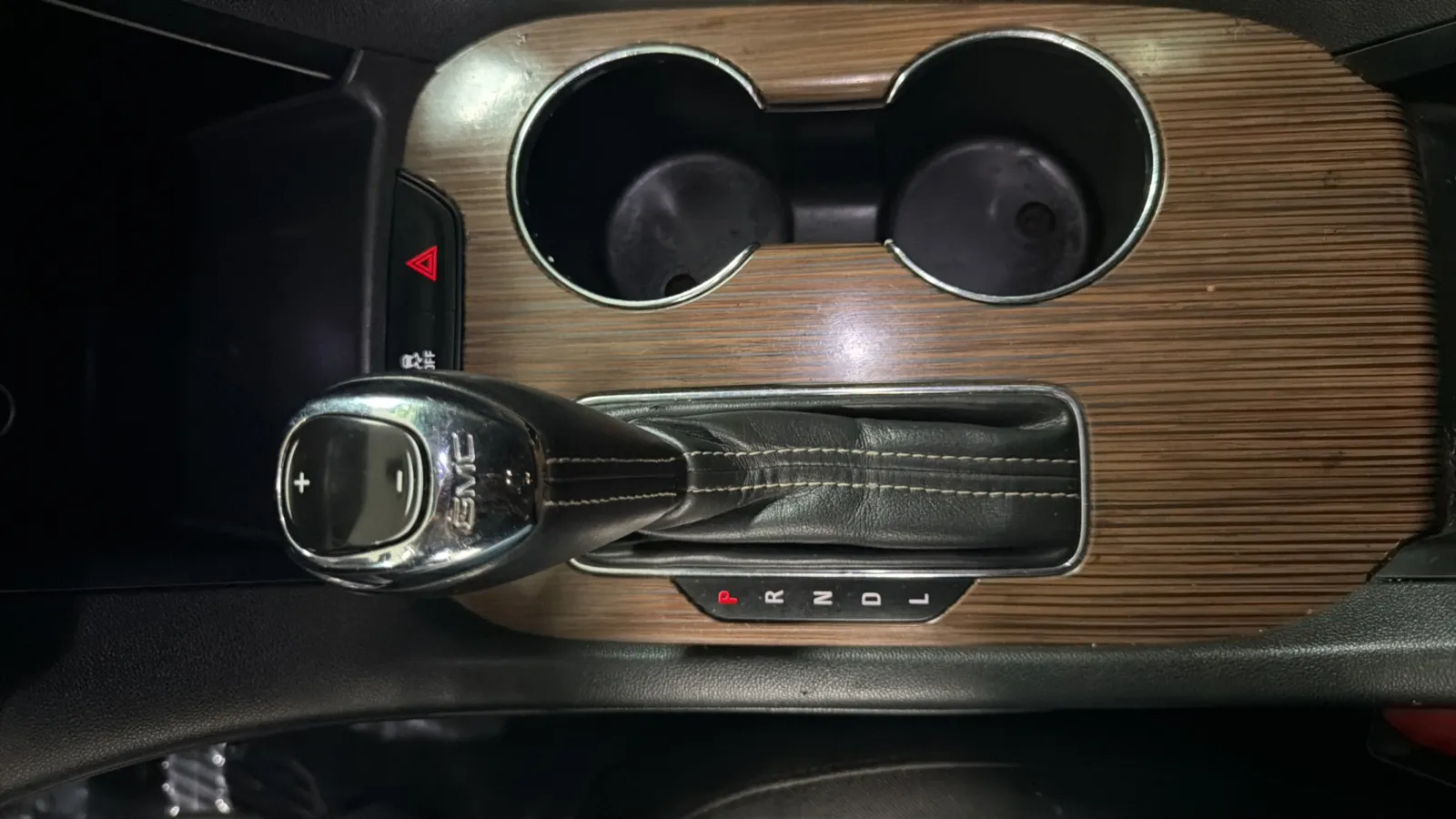 GMC Acadia photo 12