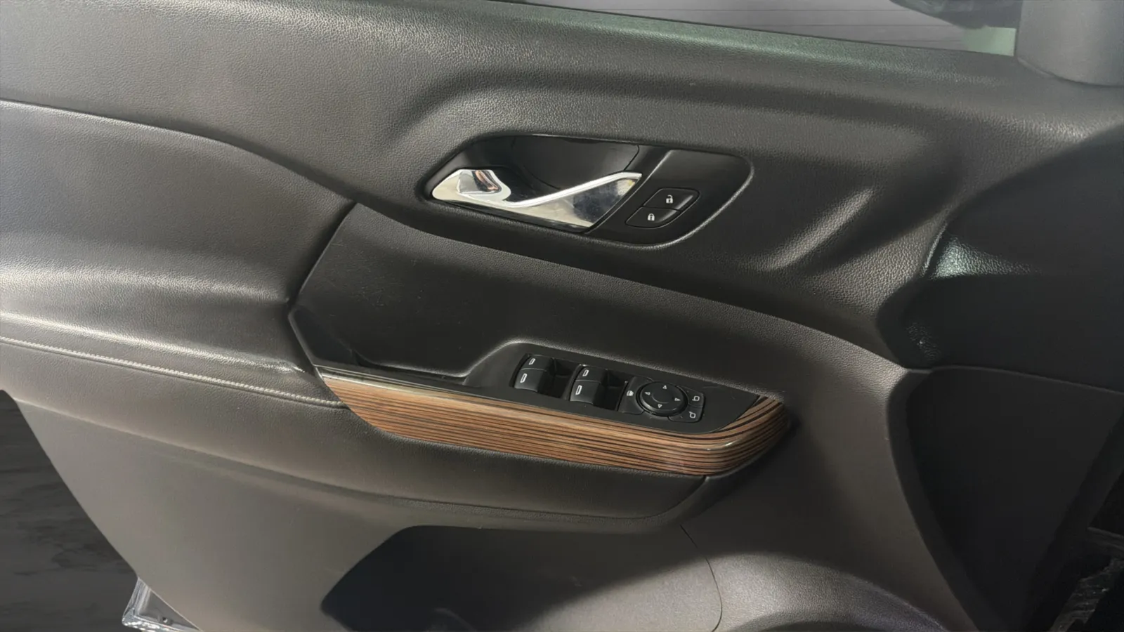 GMC Acadia photo 17