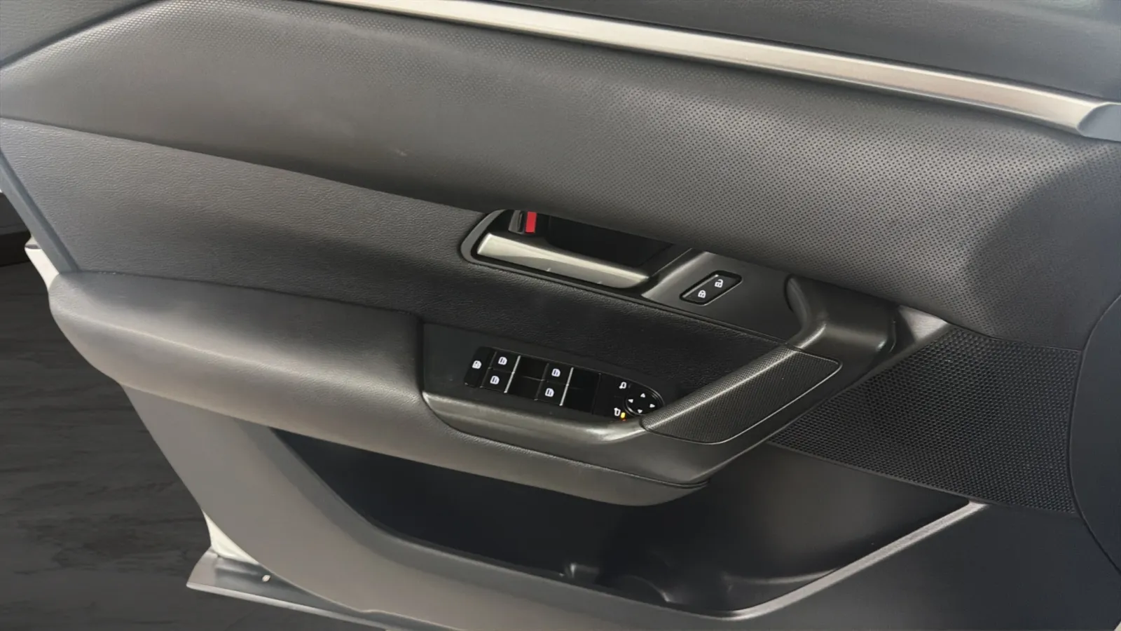 Mazda CX-50 photo 17