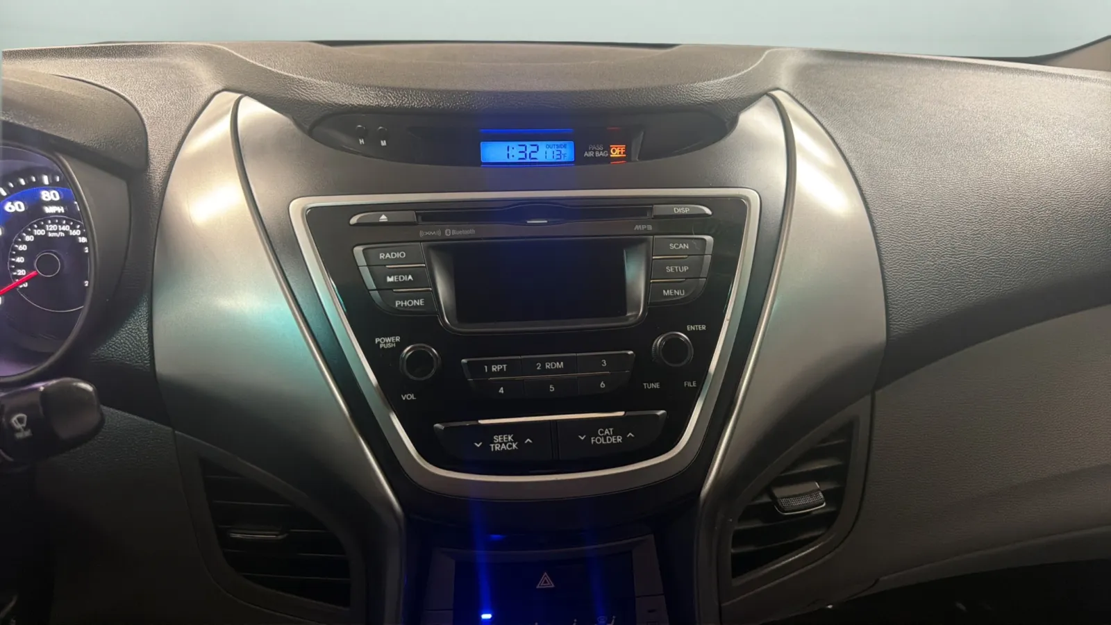 Hyundai Elantra photo 13