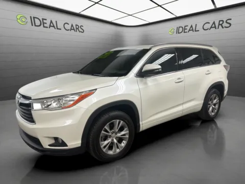 White 2014 Toyota Highlander XLE for sale in Mesa, AZ