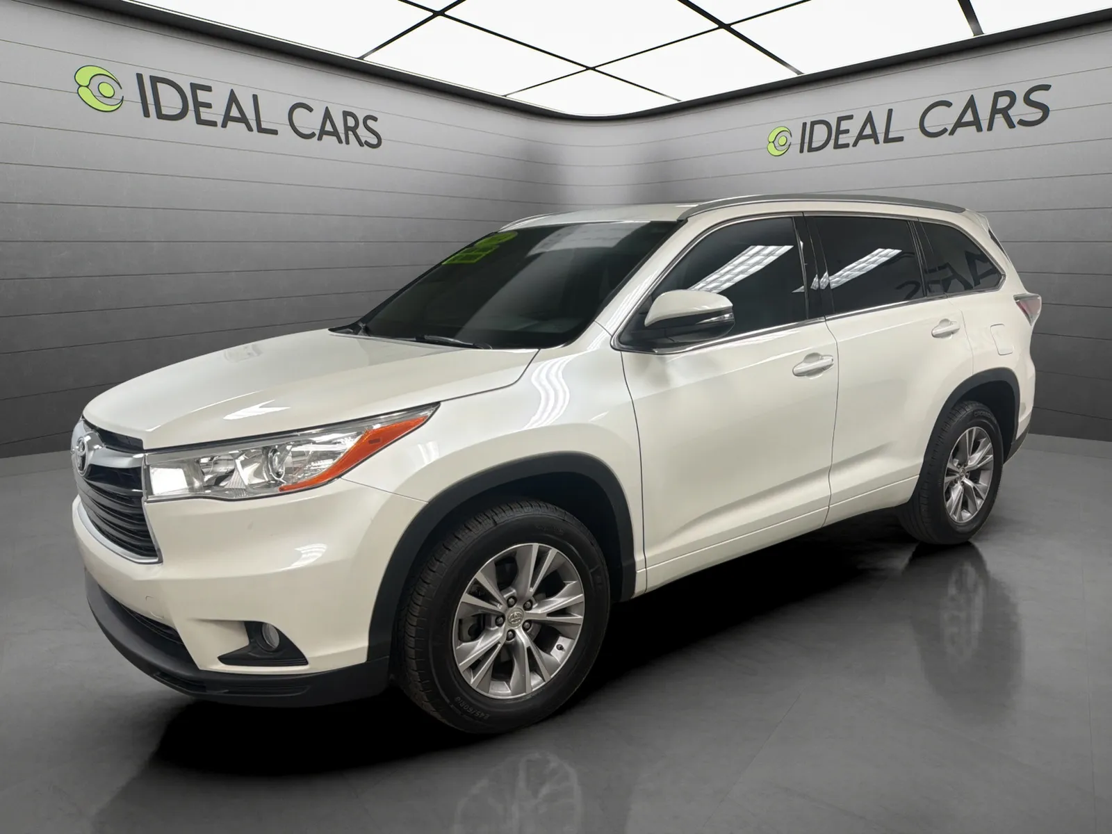 White 2014 Toyota Highlander XLE for sale in Mesa, AZ