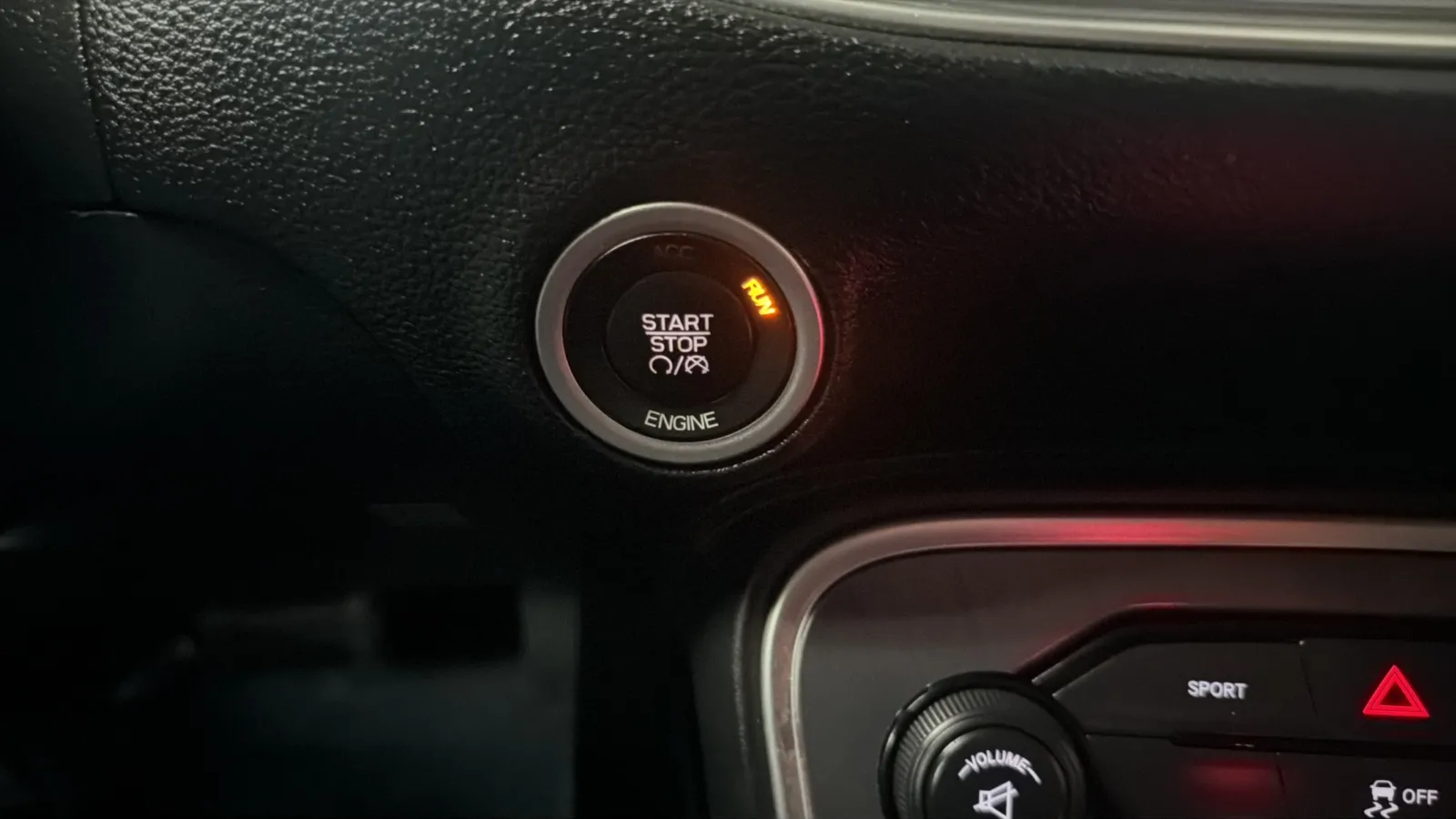 Dodge Challenger photo 14