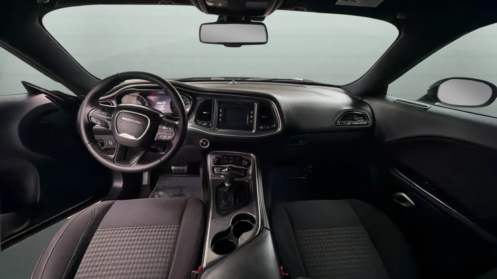 Dodge Challenger photo 9