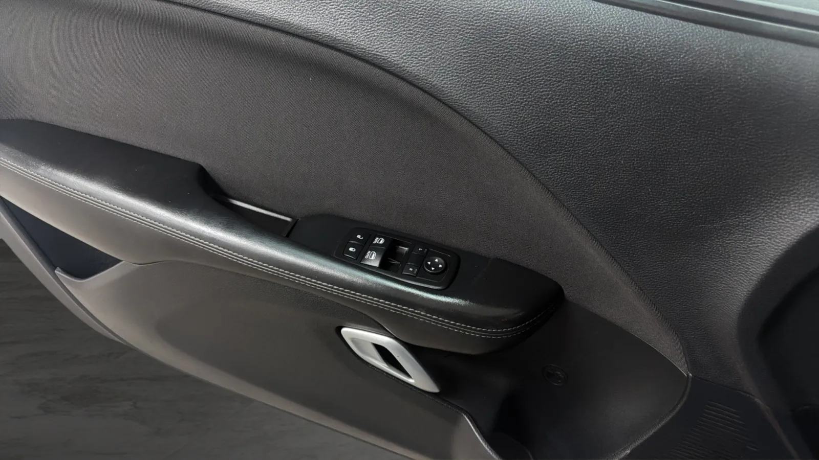 Dodge Challenger photo 16