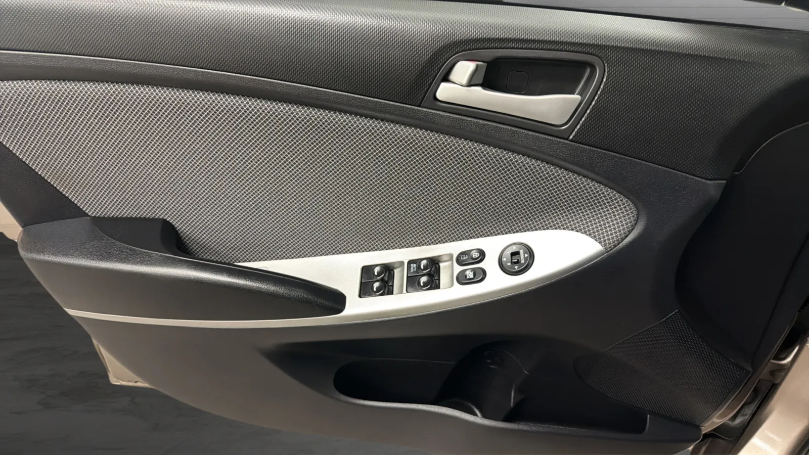 Hyundai Accent photo 15